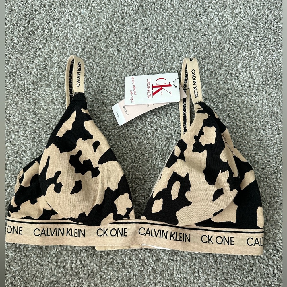 NWT Calvin Klein printed lightly lined bra size medium